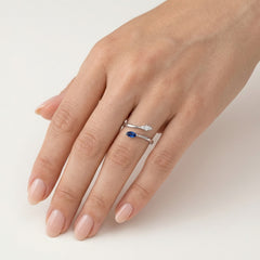 Bague éblouissante avec pierres taillées rondes et ovales