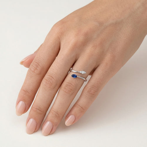 Stunning round and oval cut ring