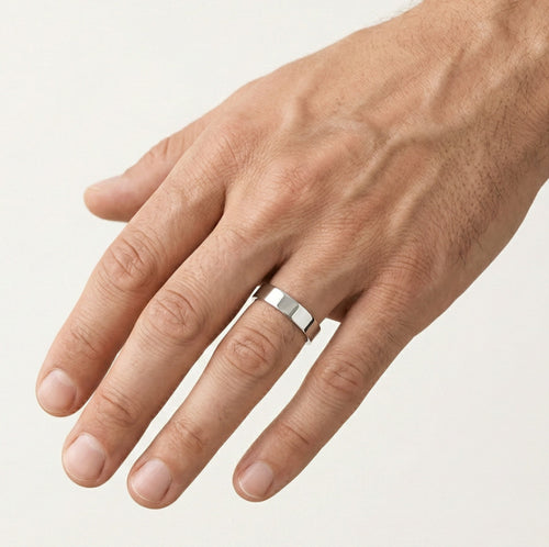 Klassischer Ehering aus Weißgold