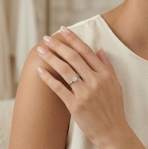 Weißgoldring mit quadratischem Zirkonia