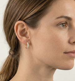 Boucles d'oreilles en or à deux rangées de cristaux