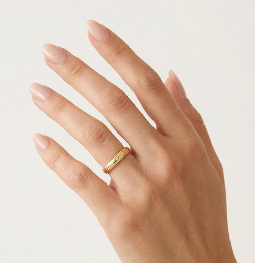 Bague de mariage élégante en or jaune avec lignes croisées