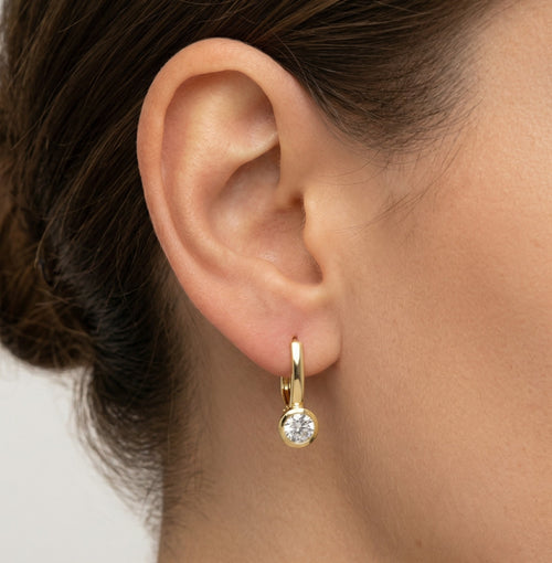 Ohrringe aus Gold mit Zirkonia in Zargenfassung