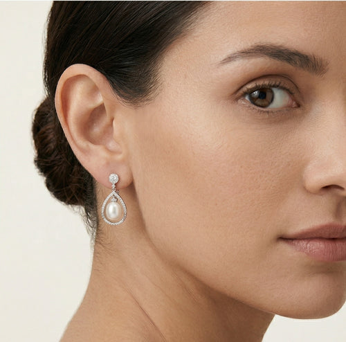 Einzigartige Goldohrringe mit Diamantrahmen und Perle