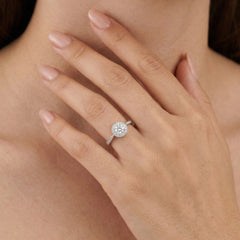 Vintage stříbrný prsten s halo osazením