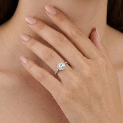 Vintage stříbrný prsten s halo osazením