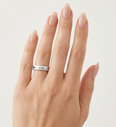 Klassischer Ehering aus Weißgold