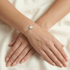 Silbernes Armband mit einem Herz