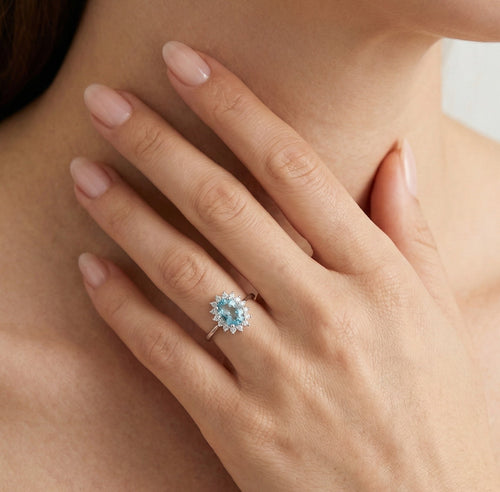 White gold ring with aquamarine and diamonds