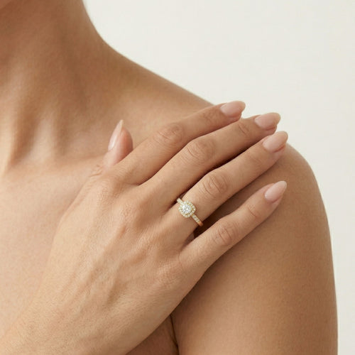 Bague carrée en or jaune sertie de zircon cubique