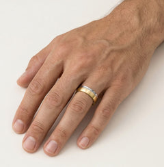 Funkelnder zweifarbiger Gold-Trauring