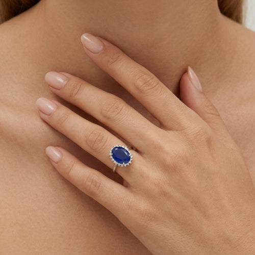 Halo-Ring aus Sterlingsilber mit ovalem Saphir