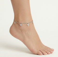 Silbernes Fußkettchen mit Herzanhängern