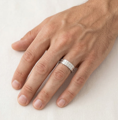 Bague de mariage élégante en or blanc avec motif carré
