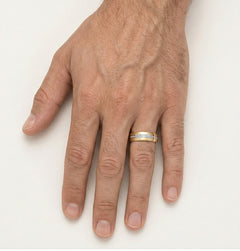 Dicker zweifarbiger Ehering