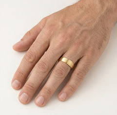 Bague de mariage en or jaune avec finition polie