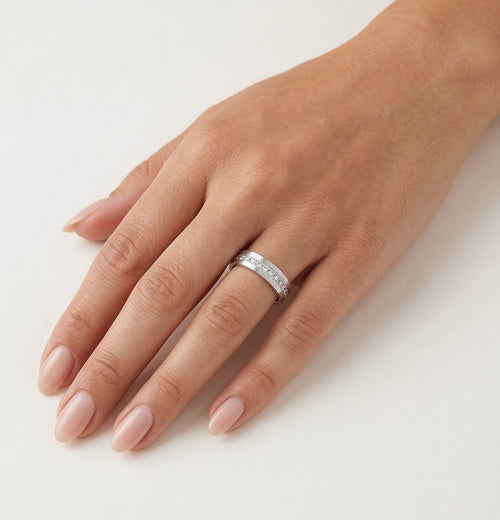 Alliance Éternité en or blanc sertie de pierres
