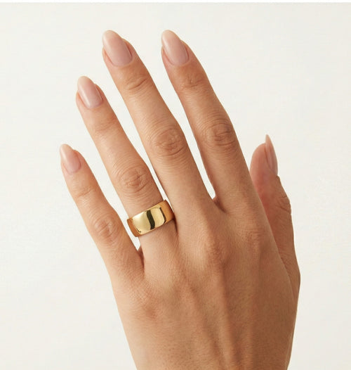 Anillo de boda ligero de 6 mm en oro amarillo