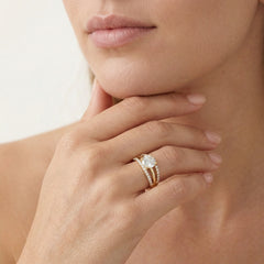 Bague en or à trois lignes accent.