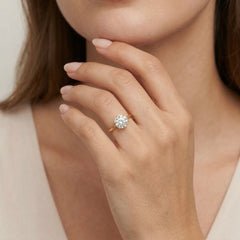 Round brilliant cut cubic zirconia ring