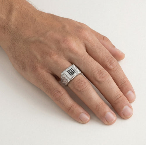 Pánský stříbrný prsten s onyxem a zirkony