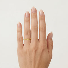 Zlatý prsten ve tvaru pyramidy