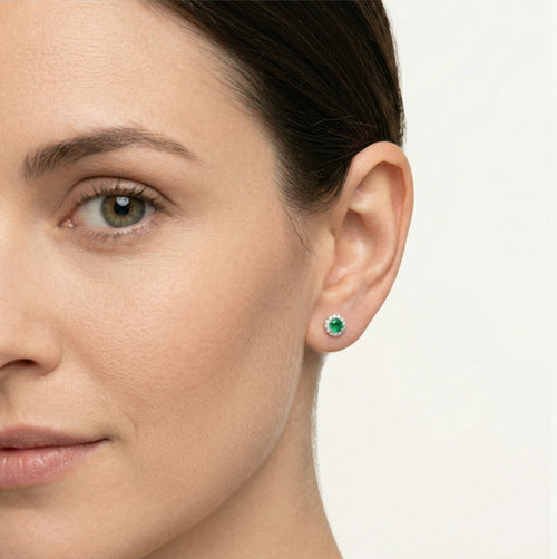 Stříbrné náušnice se syntetickým smaragdem a zirkony