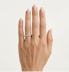 Platinový snubní prsten s matným povrchem