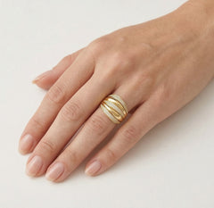 Bague en or avec zircon cubique lumineux