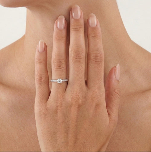 Bague en or avec zirconium à six griffes