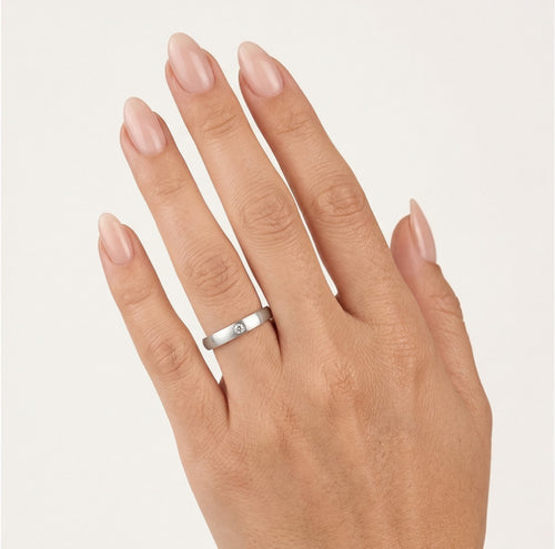 Alianza clásica de oro blanco mate