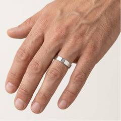 Čtvercový snubní prsten z bílého zlata s diamanty