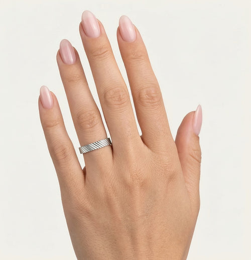 Alliance légère en or blanc