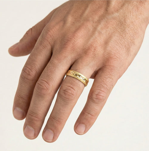 Alliance de mariage élégante en or jaune mat