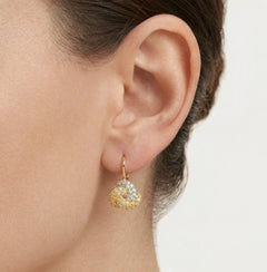 Boucles d’oreilles nouées en or avec zirconium cubique