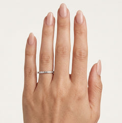 Anillo de boda delicado de oro blanco con piedras opcionales