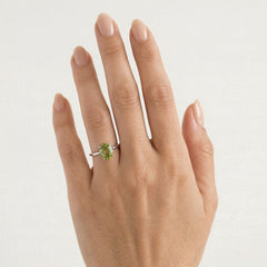 Anillo ovalado de belleza con zultanita