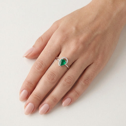  Nefritový prsten s kubickou zirkonií