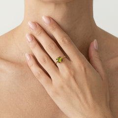 Elegantní prsten s moldavitem a granátem