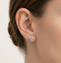  Drobné kroucené kuličkové náušnice