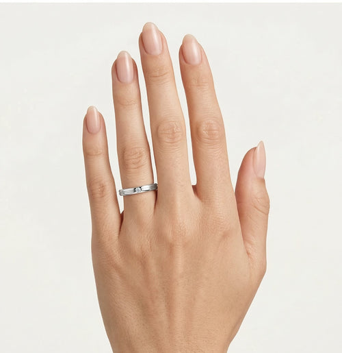 Anillo de boda minimalista de oro blanco