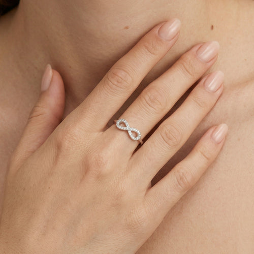 Stříbrný prsten nekonečno