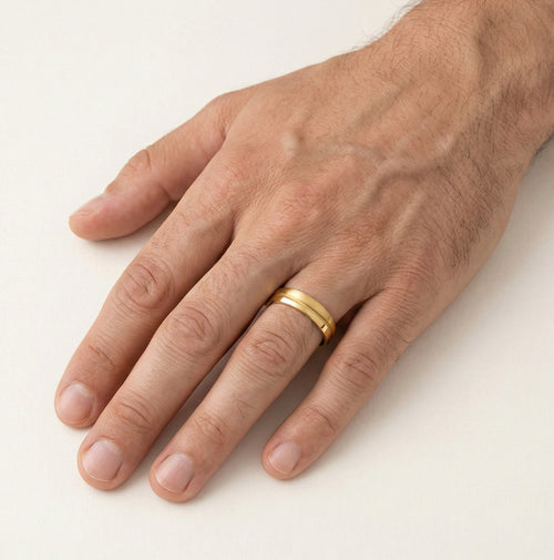 Bagues de mariage avec coupe mate autour de l'anneau