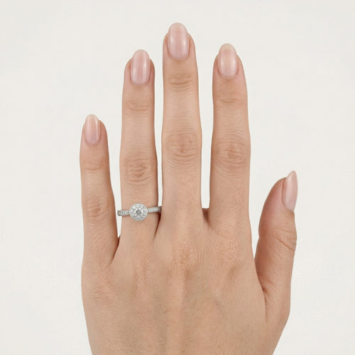 Klasický minimalistický dámský zásnubní prsten s postranními diamanty