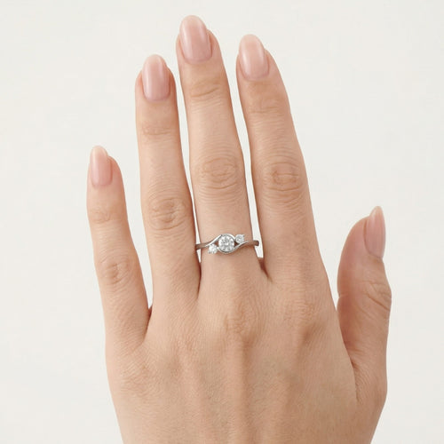 Bague en argent avec trois pierres et zircon cubique