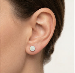 Zlaté náušnice s bílým opálem