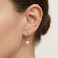 Yellow gold hoop with dangling pearl earring