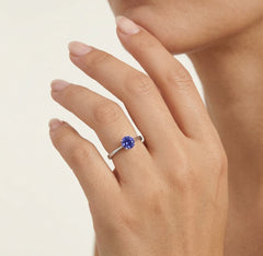 Jemný prsten z bílého zlata s kulatým tanzanitem