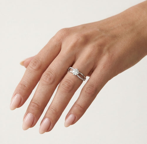 Gedrehter Solitär-Silberring