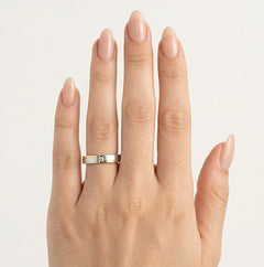 Alliance de mariage élégante en or blanc mat et or jaune poli